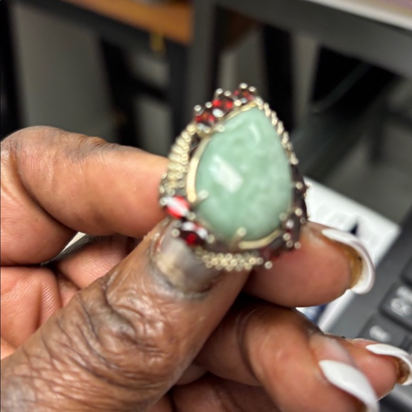 Stunning Jade and Garnet Ring - Picture 2 of 10